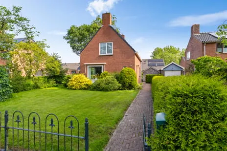 Vrijstaande woning te koop: Stationsstraat 18, Sauwerd Sauwerd