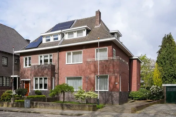 Twee-onder-één-kap te koop: Stationsstraat 20, Kerkrade