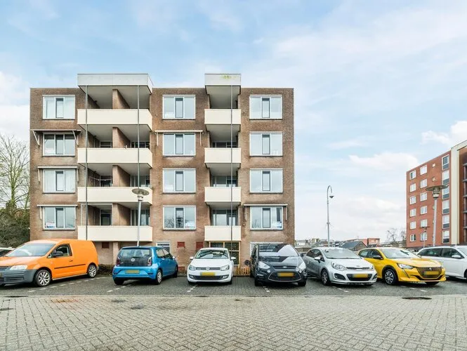 Appartement te koop: Stationsstraat 221, Heerenveen