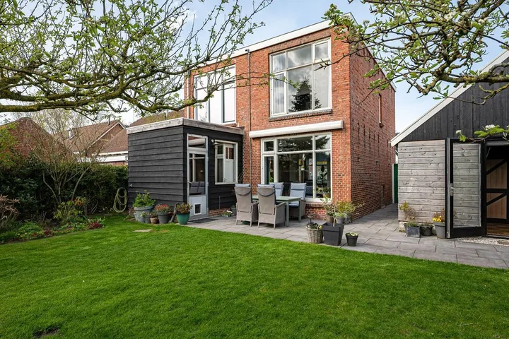 Vrijstaande woning te koop: Stationsstraat 28, Ferwerd Ferwert