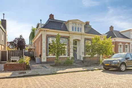 Twee-onder-één-kap te koop: Stationsstraat 2B, Winschoten-Centrum Winschoten