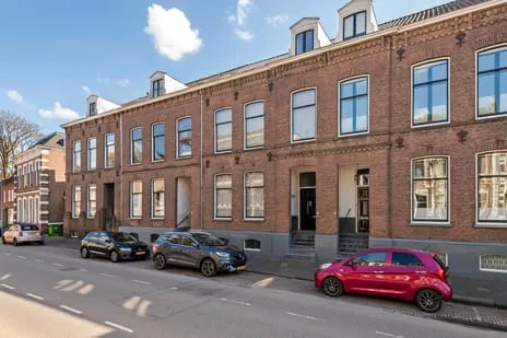 Tussenwoning te koop: Stationsstraat 33, Stationsbuurt Tiel