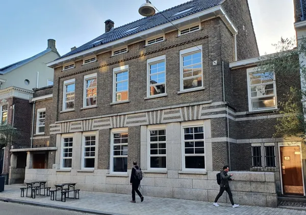 Studio te huur: Stationsstraat 40-2, Binnenstad West Tilburg
