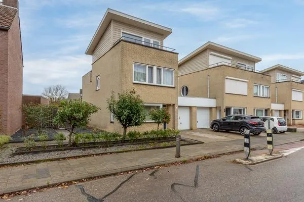 Hoekwoning te koop: Stationsstraat 63, Susteren