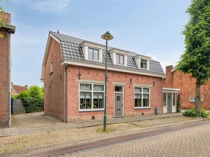 Vrijstaande woning te koop: Stationstraat 30, Zuidoost Alphen Alphen
