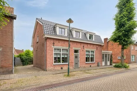 Vrijstaande woning te koop: Stationstraat 30, Zuidoost Alphen Alphen (Nb)