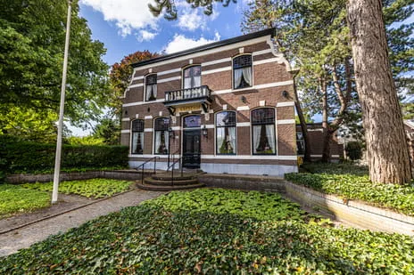 Vrijstaande woning te koop: Stationsweg 129, Om de Zanderij Hillegom