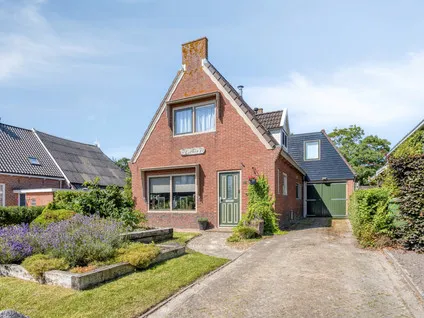 Vrijstaande woning te koop: Stationsweg 16, Blija Blije