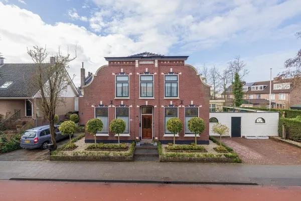 Twee-onder-één-kap te koop: Stationsweg 23, Om de Zanderij Hillegom