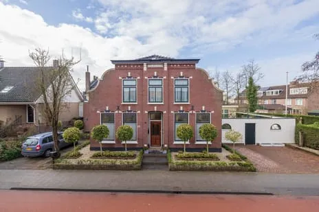 Twee-onder-één-kap te koop: Stationsweg 23, Om de Zanderij Hillegom