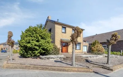 Vrijstaande woning te koop: Stationsweg 23, Maasbracht