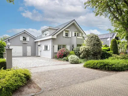 Vrijstaande woning te koop: Stationsweg 33, Heerhugowaard