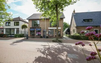 Twee-onder-één-kap te koop: Stationsweg 39, Oostvoorne Oostvoorne
