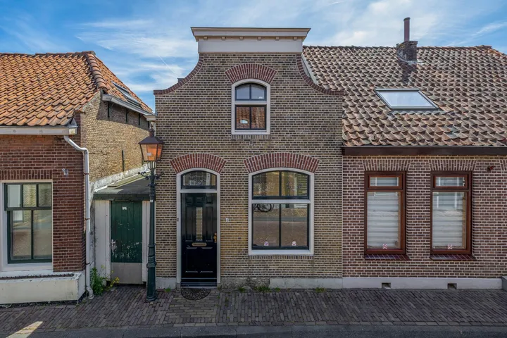 Twee-onder-één-kap te koop: Stationsweg 4, Kern Heenvliet Heenvliet