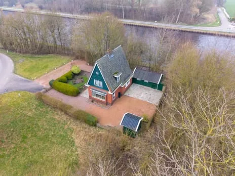 Vrijstaande woning te koop: Stationsweg 5, Verspreide huizen Lutjegast Lutjegast