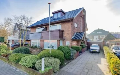 Tussenwoning te koop: Stationsweg 53, Velsen-Zuid