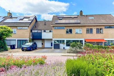 Terraced house for sale: Stationsweg 8, Noord 4 Barendrecht