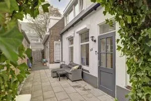 Tussenwoning te koop: Stationsweg 83, Sliedrecht
