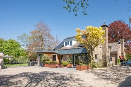 Twee-onder-één-kap te koop: Stationsweg Oost 235, Woudenberg-Oost Woudenberg