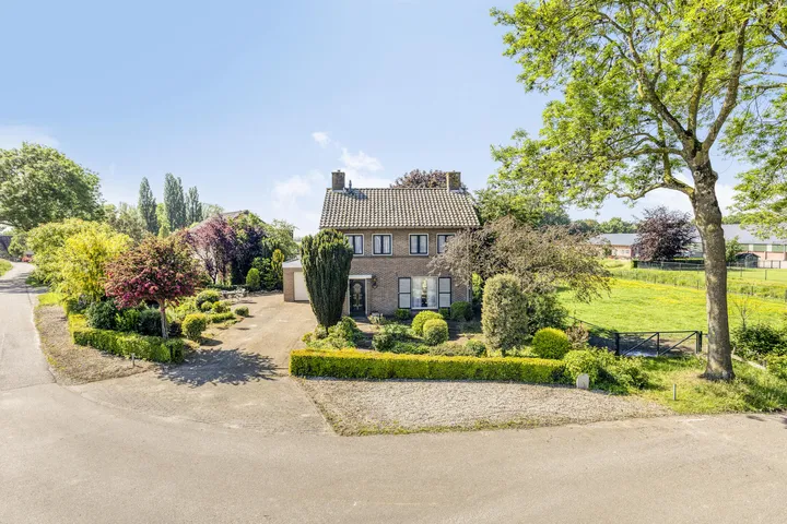 Vrijstaande woning te koop: Steegeindstraat 1, Lithoijen Lithoijen