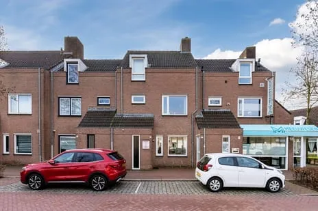 Tussenwoning te koop: Steenakkerplein 11, Centrumgebied Noord Gilze Gilze