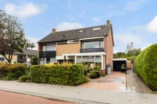 Twee-onder-één-kap te koop: Steenbeek 74, Nijkerk