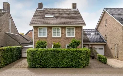 Twee-onder-één-kap te koop: Steenland 27, Ulvenhout Ulvenhout