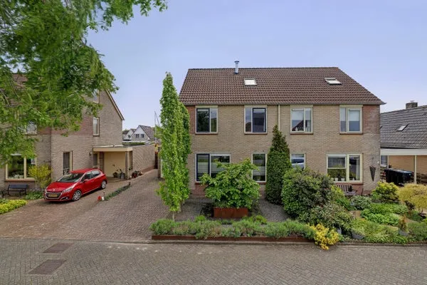 Twee-onder-één-kap te koop: Steenloper 77, Lemmer-Noord Lemmer