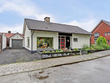 Vrijstaande woning te koop: Steenovenweg 27, Schoonrewoerd kern Schoonrewoerd