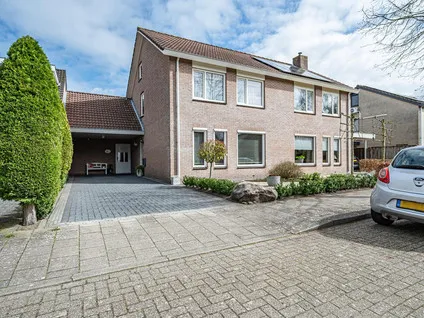 Tussenwoning te koop: Stegemanserf 8, Staphorst-Zuid Staphorst