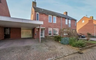 Tussenwoning te koop: Stegemanshof 5, Baarlo-centrum Baarlo