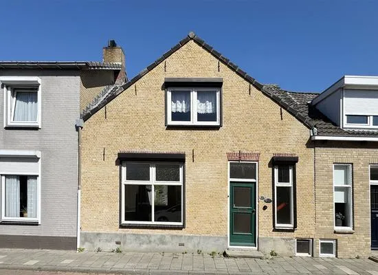 Tussenwoning te koop: Steinstraat 42, Klundert Klundert