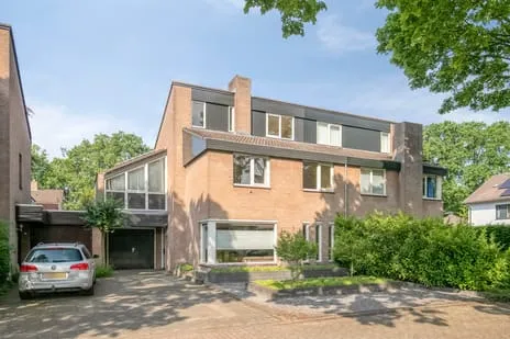 Tussenwoning te koop: Steltlopen 8, Speelheide Best
