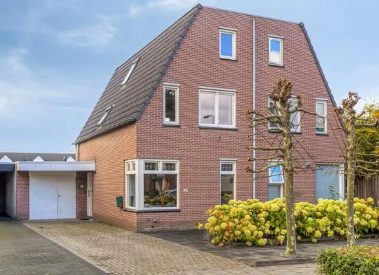 Tussenwoning te koop: Stenenkamerstraat 10, Kern Herveld Herveld