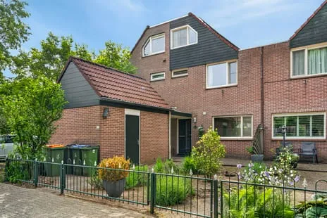 Tussenwoning te koop: Steneveld 50, De Velden en Beken Ede