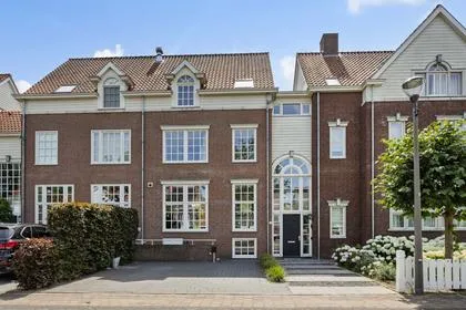 Tussenwoning te koop: Stepekolk-Oost 51, Brand Helmond