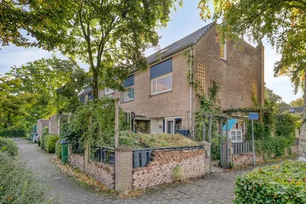 Corner house for sale: Sterkenburg 180, De Burgen Ede