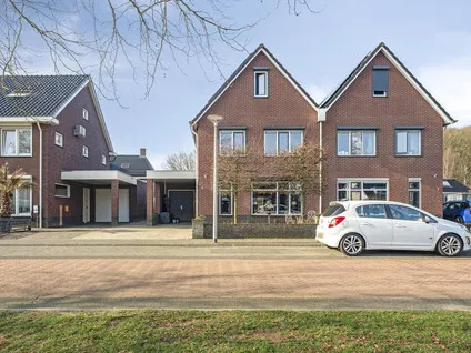 Twee-onder-één-kap te koop: Sterrebos 5, Verspreide huizen Oldebroek Oldebroek