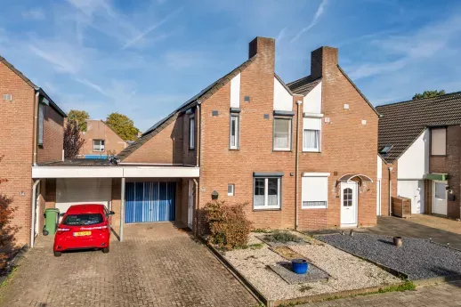 Tussenwoning te koop: Sterrenbosweg 54, Reuver