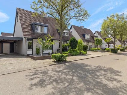 Tussenwoning te koop: Sterrenbosweg 7, Reuver Reuver