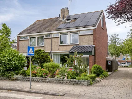 Twee-onder-één-kap te koop: Sterrenlaan 37, Puttershoek Woonkern Puttershoek