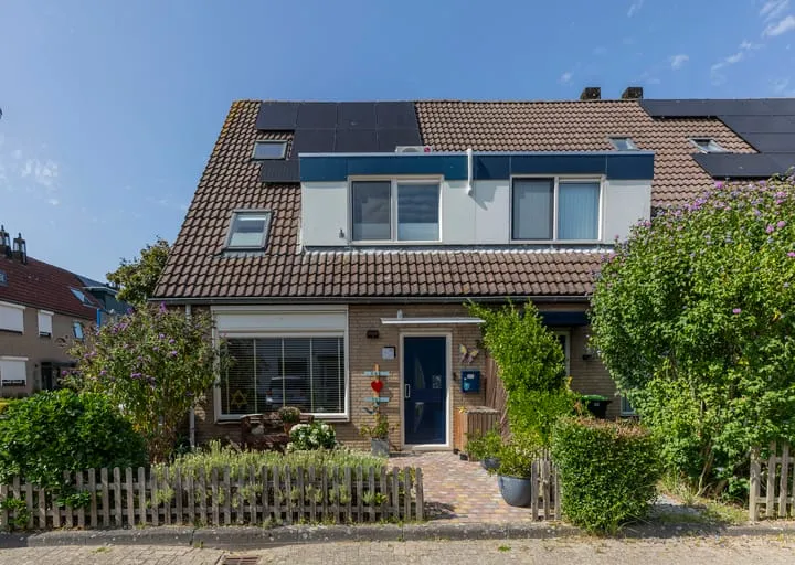 Corner house for sale: Steurkreek 22, Kreken Spijkenisse