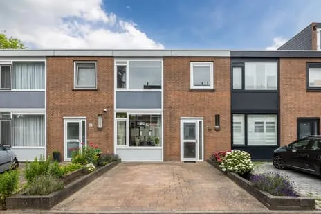 Tussenwoning te koop: Steurweg 90, Hoogvliet Zuid Hoogvliet Rotterdam