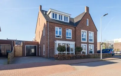 Twee-onder-één-kap te koop: Stevenstraat 9, Haaften Haaften