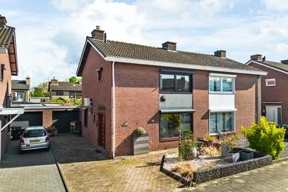 Twee-onder-één-kap te koop: Stiftstraat 7, Landgraaf