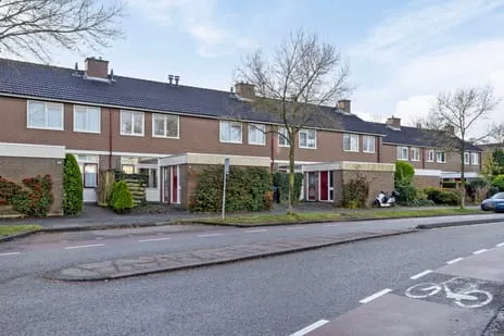 Tussenwoning te koop: Stinzenflora 96, Aldlân-Oost Leeuwarden