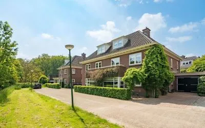 Tussenwoning te koop: Stinzenlaan Zuid 219, Broeckland Breukelen