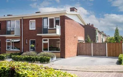 Hoekwoning te koop: Stoevelaarstraat 2, Noord Hengelo