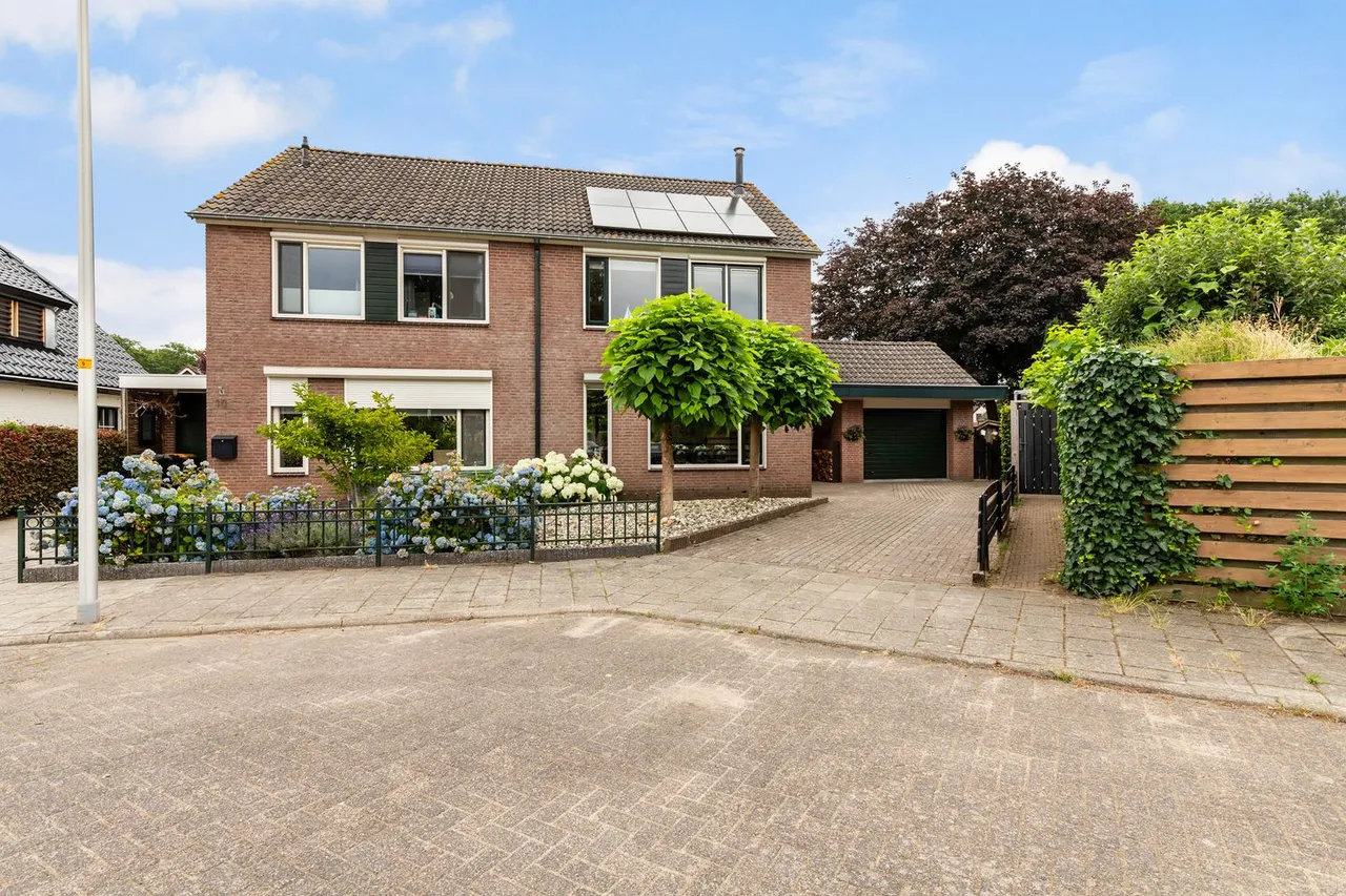 Twee-onder-één-kap te koop: Stokerserf 8, Eerbeek