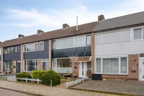 Tussenwoning te koop: Stokkumbrink 18, Wesselerbrink Zuid-West Enschede